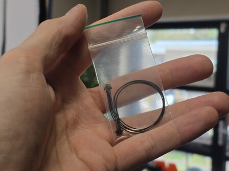 4P Cable - Black - 16 Studs