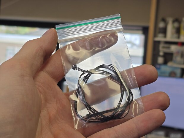 4P Cable - Black - 64 Studs